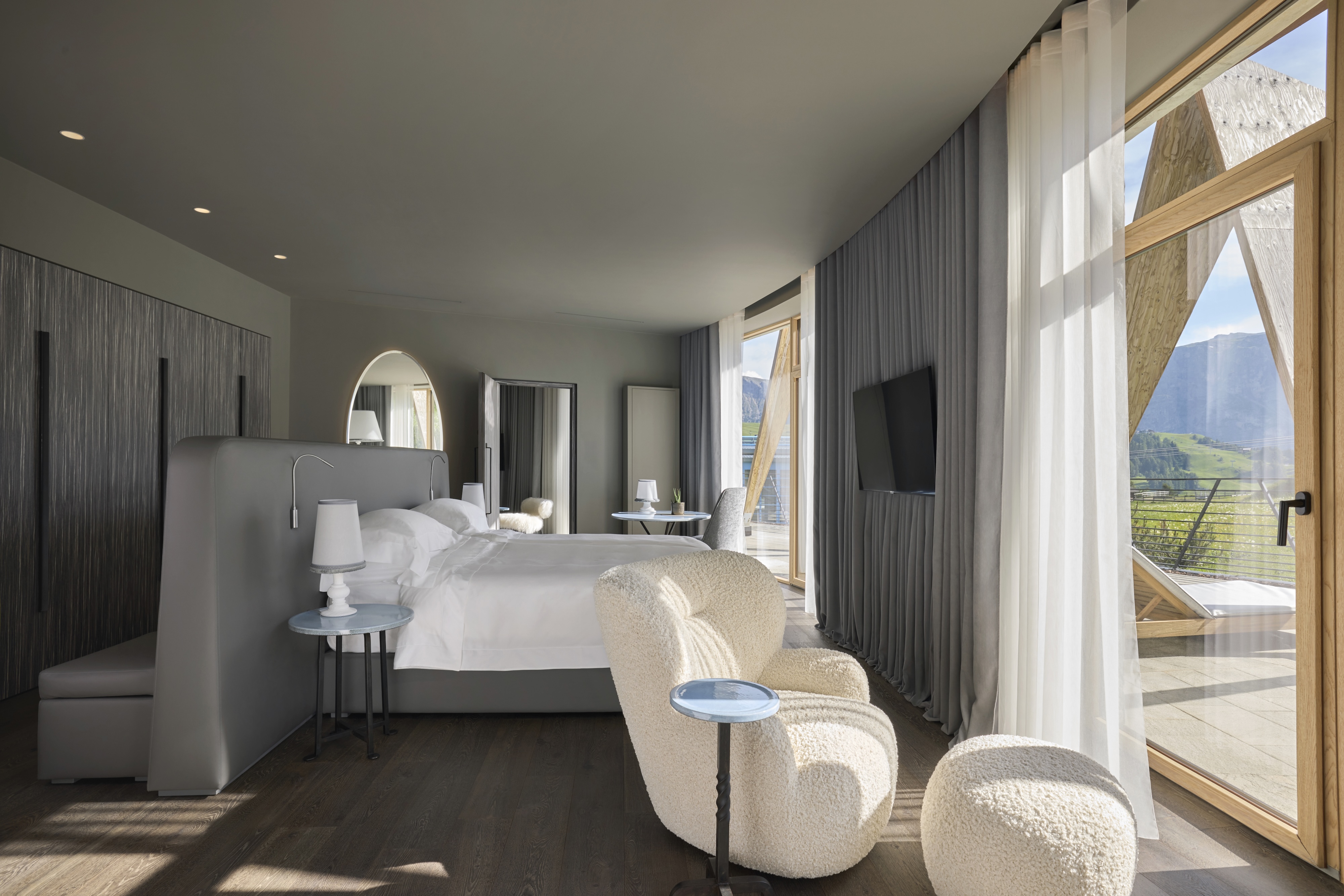 HDHotelItalienCOMO Alpina DolomitesChaletSuite Bedroom1