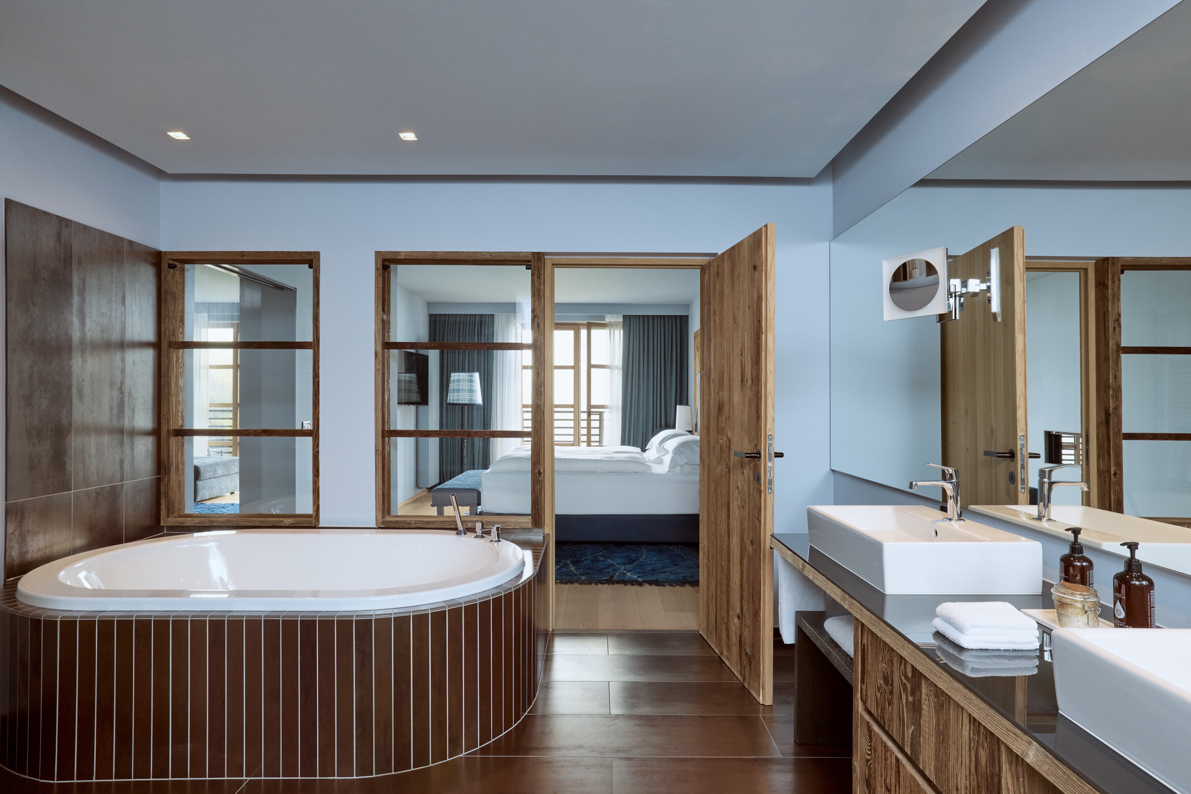 HDHotelItalienCOMO Alpina DolomitesMountain Suite Bathroom