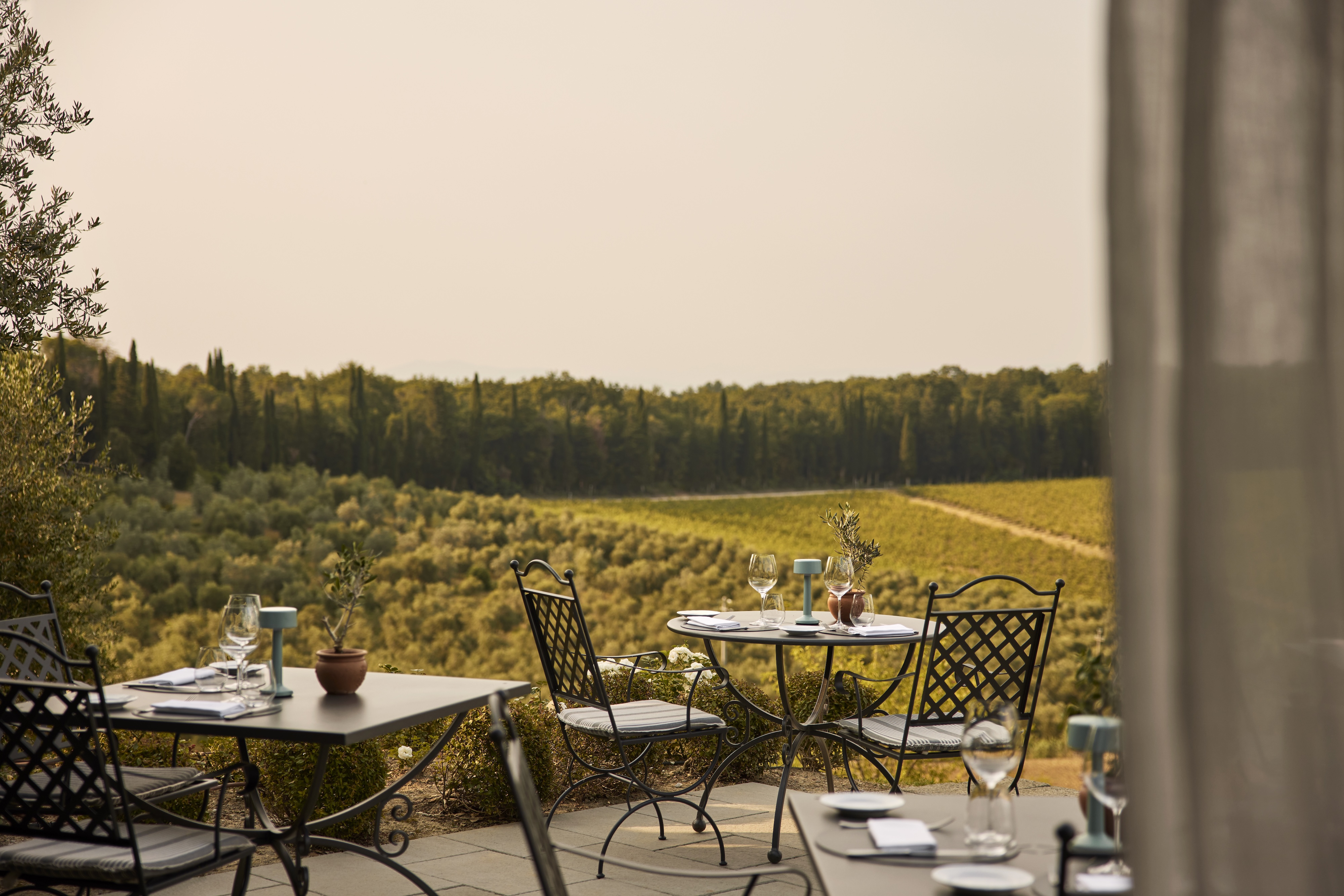 HDHotelItalienCOMO Castello Del NeroPavillion Table Setup with View
