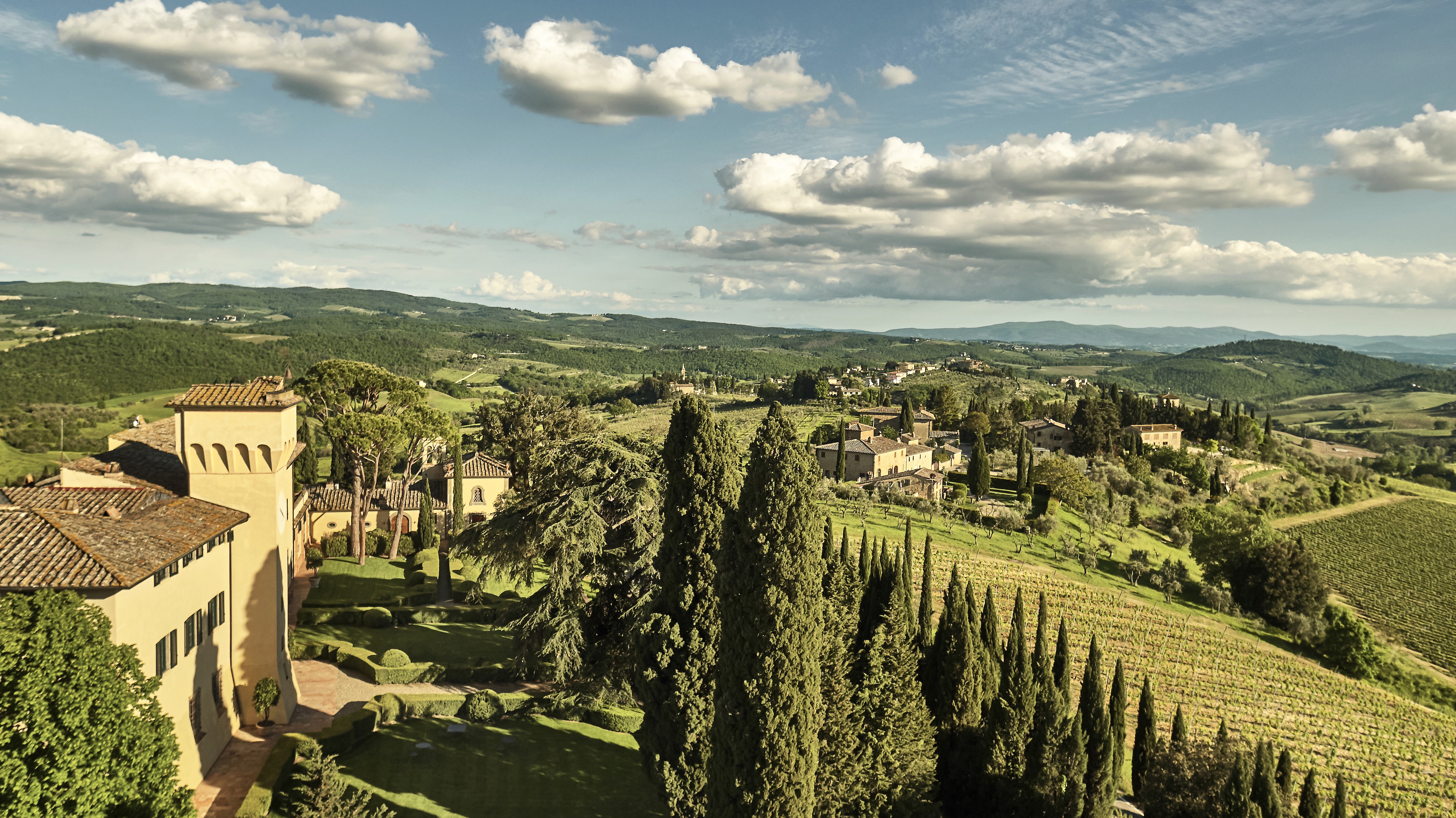 HDHotelItalienCOMO Castello Del NeroView of Tuscan Landscape