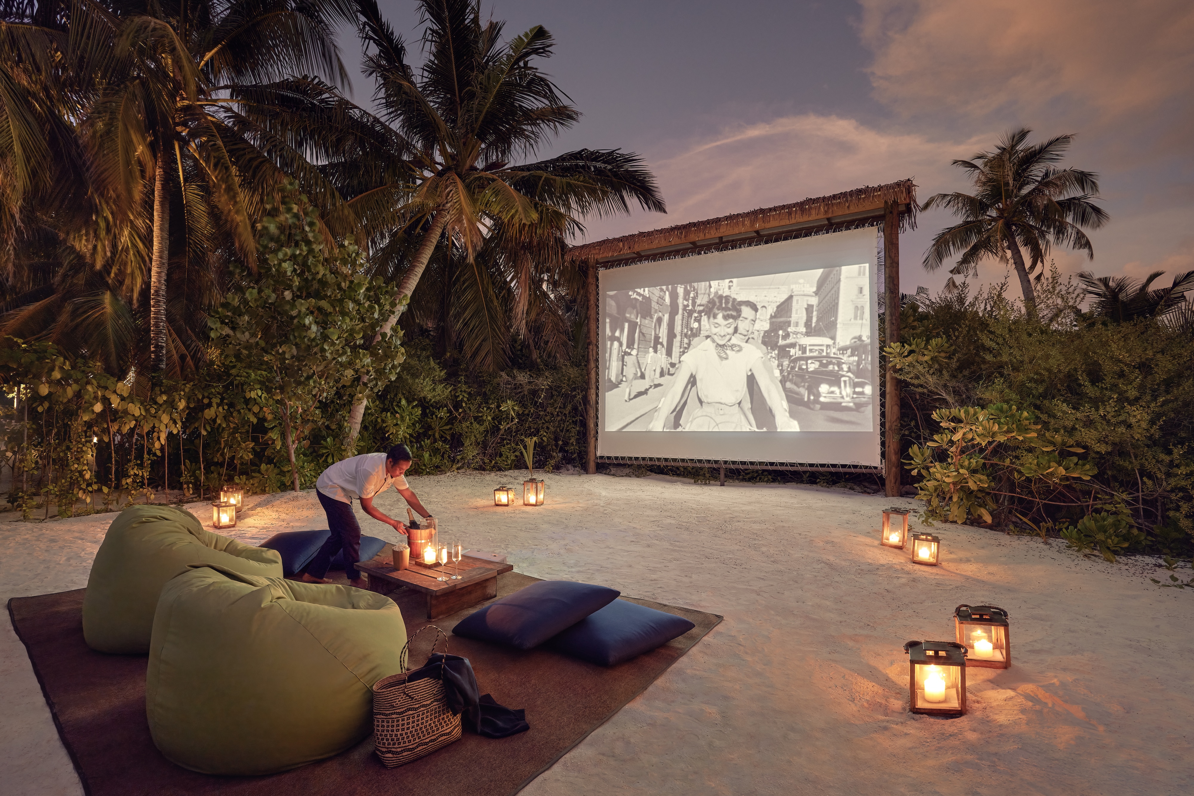 HDHotelMaledivenCOMO Cocoa IslandCinema Set up 1