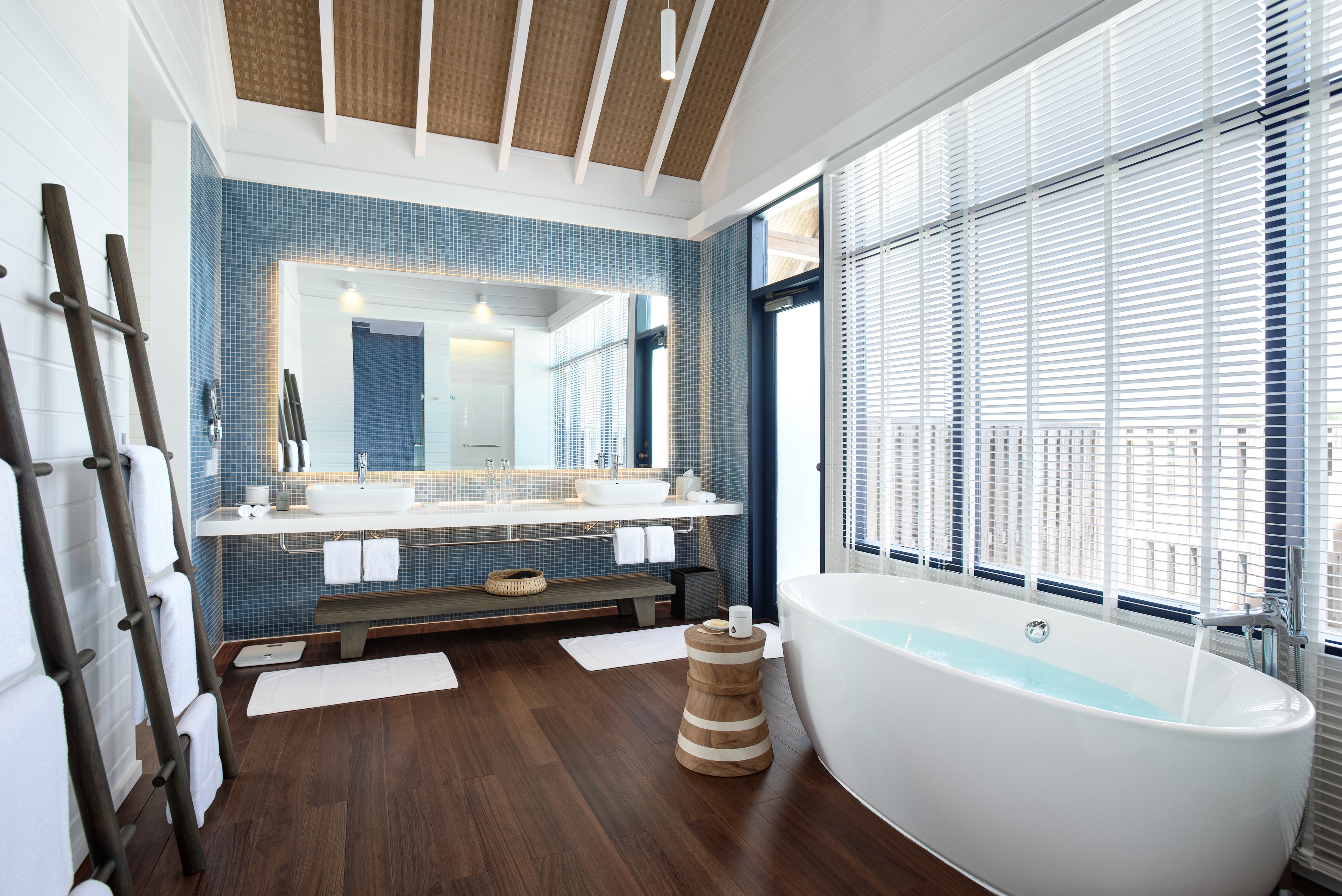 HDHotelMaledivenCOMO Cocoa IslandOne Bedroom Water Villa with Pool Bathroom