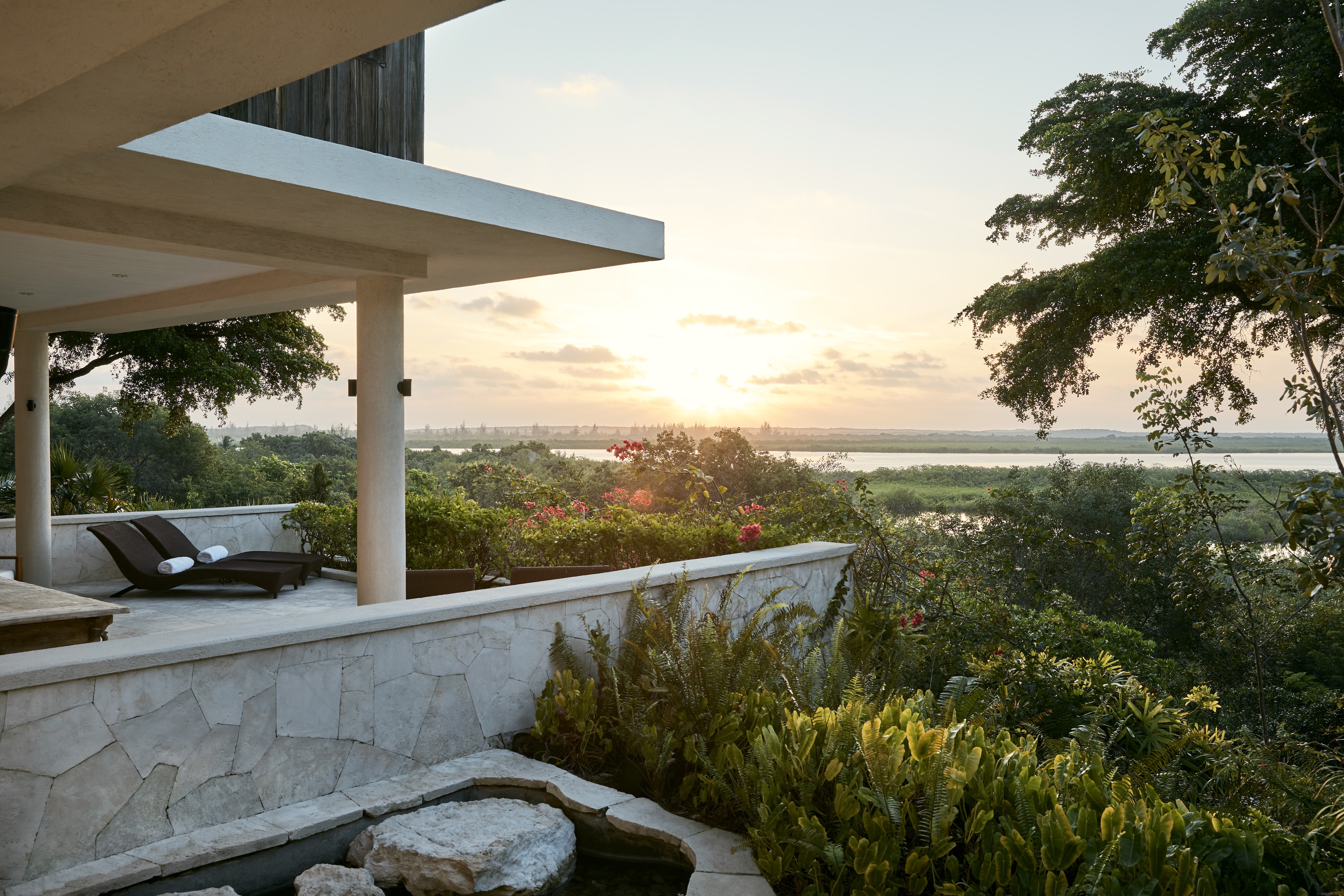 HDHotelTurks and CaicosCOMO Parrot Cayarea sunrise