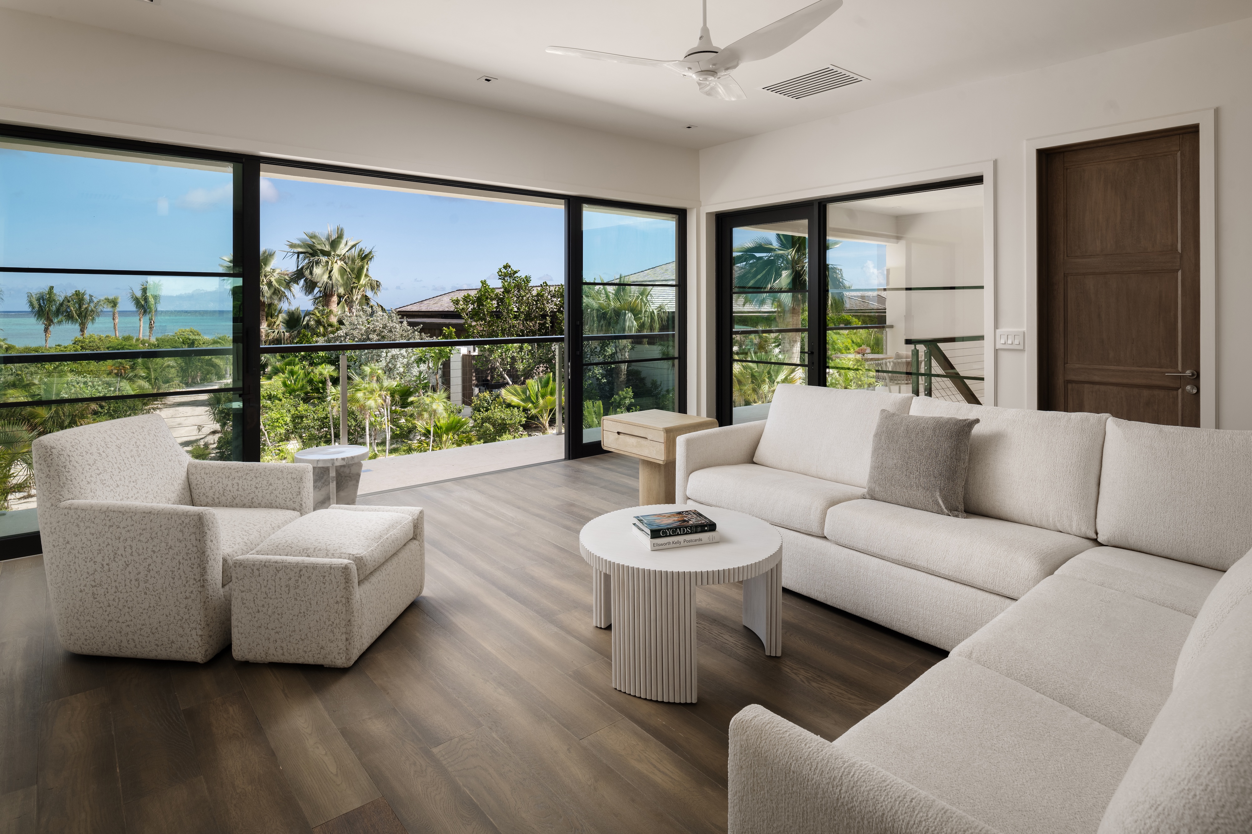 HDHotelTurks and CaicosCOMO Parrot CayGuestHouseLiving room 2