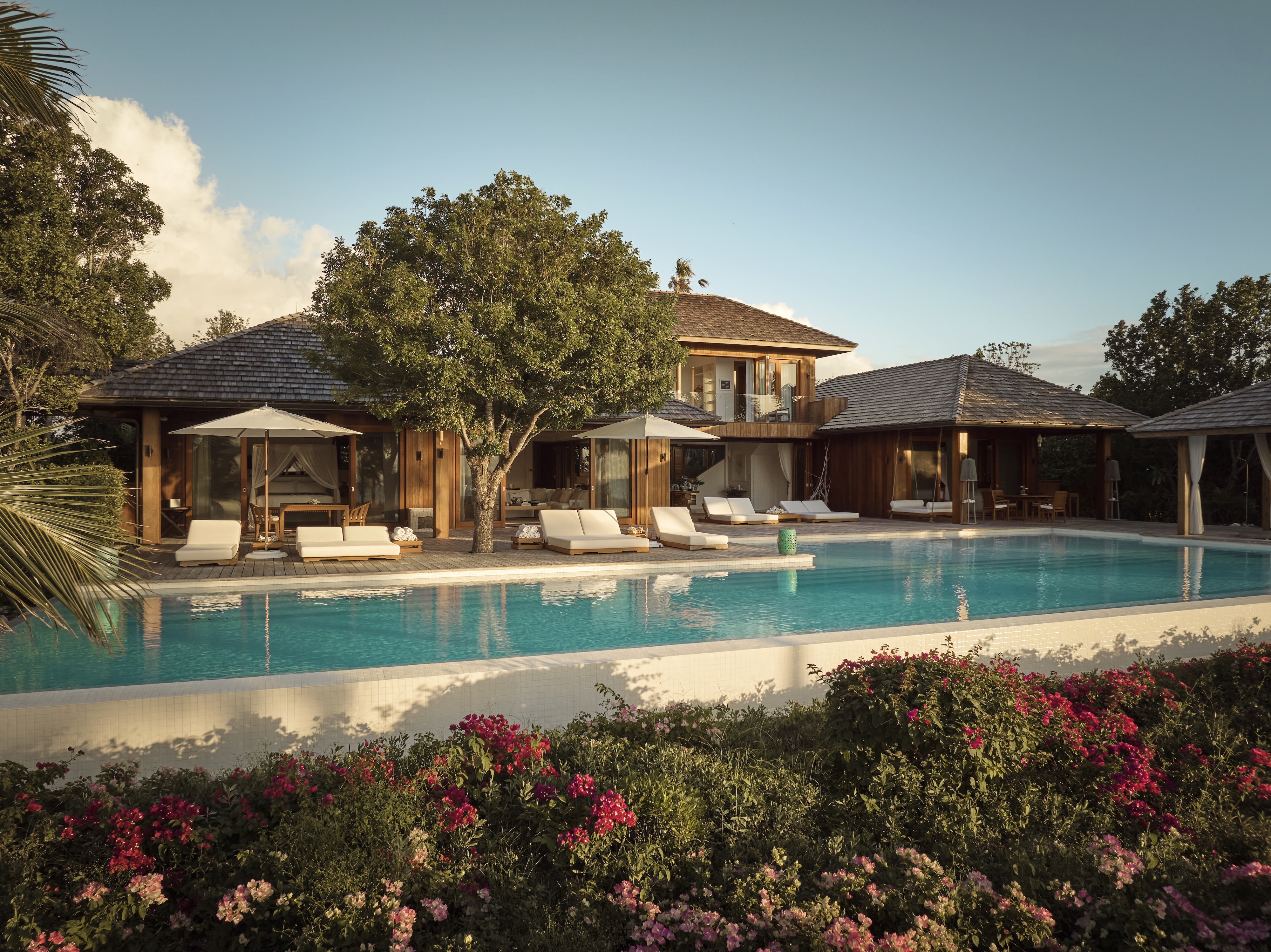 HDHotelTurks and CaicosCOMO Parrot CayMain House pool