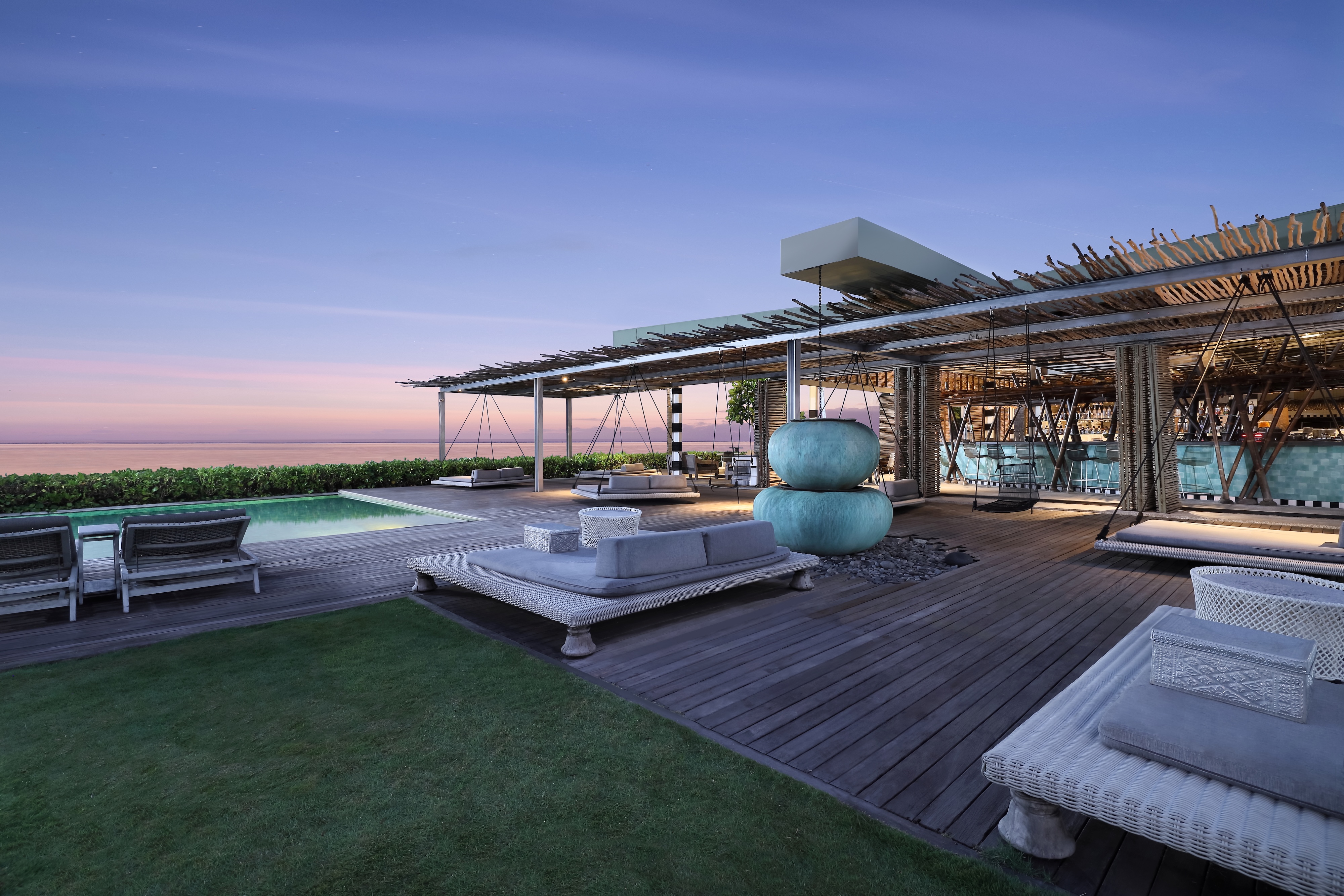 HDHotelIndonesienBaliCOMO Uma CangguOutdoor Deck Area by Sunset