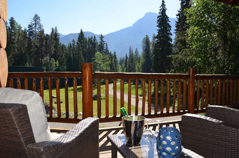 HDHotelBritish ColumbiaGoldenMoberly LodgeBalkonblick YGNMO exterior 006