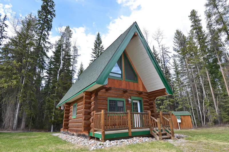 HDHotelBritish ColumbiaGoldenMoberly LodgeCabin YGNMO exterior 003