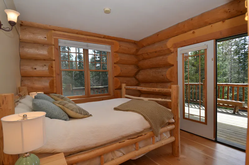 HDHotelBritish ColumbiaGoldenMoberly LodgeZimmerbeispiel YGNMO room 002