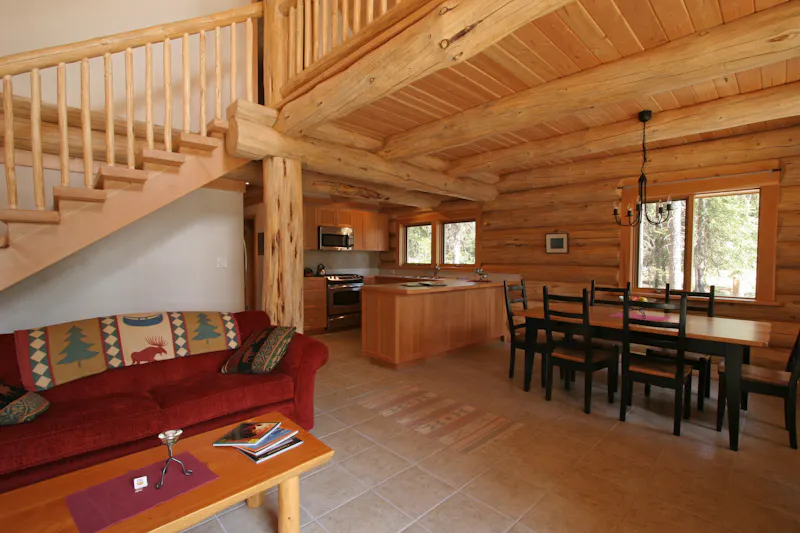 HDHotelBritish ColumbiaLac La HacheTen ee ah LodgeDeluxe Cabin Wohnbeispiel