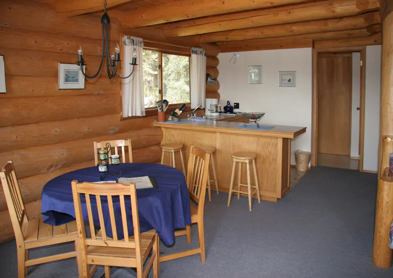 HDHotelBritish ColumbiaLac La HacheTen ee ah LodgeDeluxe cabin Wohnbeispiel