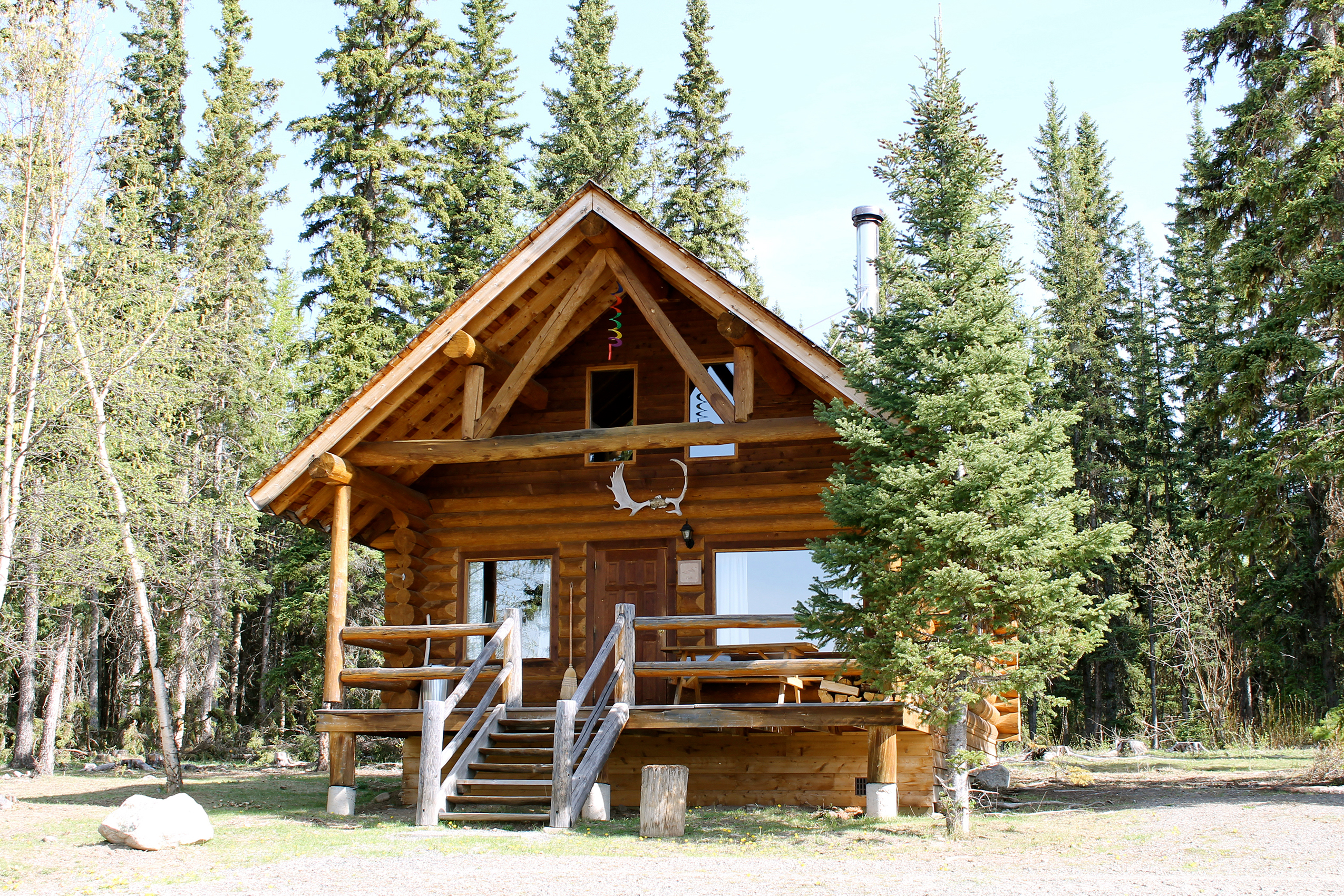 HDHotelBritish ColumbiaLac La HacheTen ee ah LodgeDeluxe Cabin YLFTN exteri
