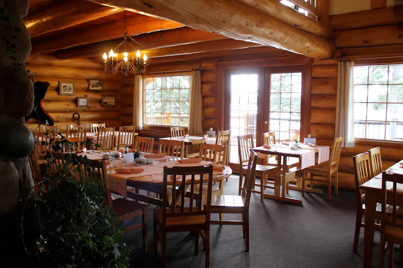 HDHotelBritish ColumbiaLac La HacheTen ee ah LodgeRestaurant YLFTN food 001