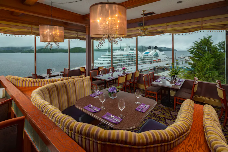 HDHotelBritish ColumbiaPrince RupertCrest HotelRestaurant YXRCM 004