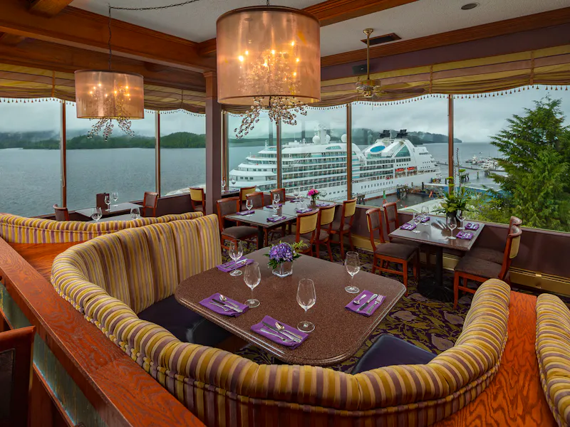 HDHotelBritish ColumbiaPrince RupertCrest HotelRestaurant YXRCM 004