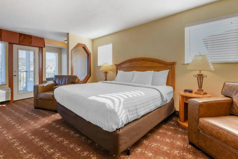 HotelOregonCannon BeachKathryn Riverfront Inn Seaside1 King 2