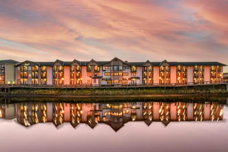 HotelOregonCannon BeachKathryn Riverfront Inn Seasideaussen2