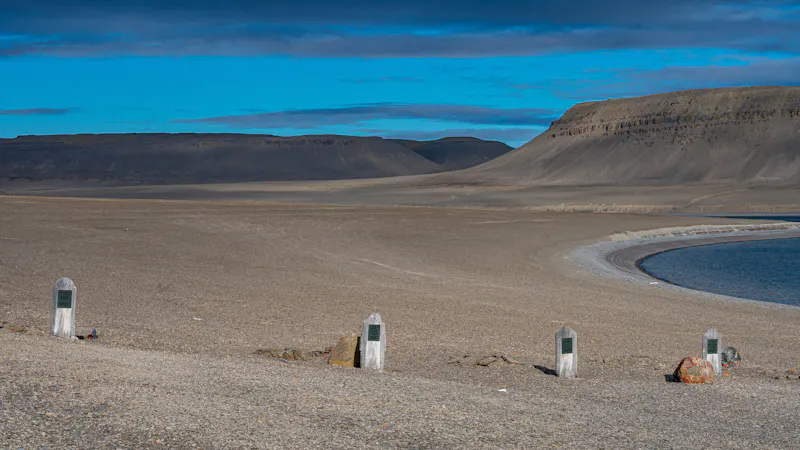 HDKreuzfahrtAdventure CanadaNW PassageBeechey Island Graves 152802 Minty ADC