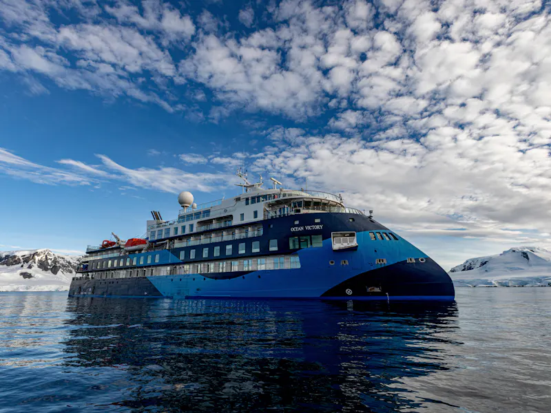 HDKreuzfahrtAdventure CanadaNW PassageOcean Victory Exterior 24 February Foy