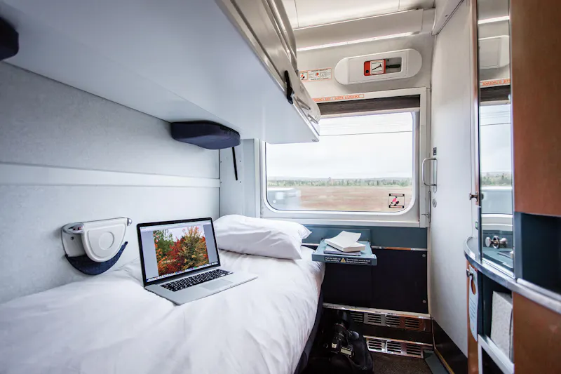 VIA RailRS316 VIA Train Long Haul Ocean 196 sRGB