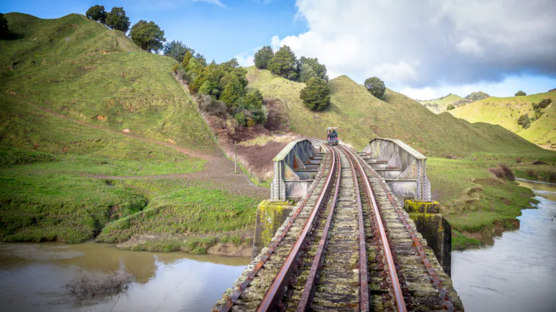 HDNeuseelandWhanganuiforgotten world rail cart bridge 591682