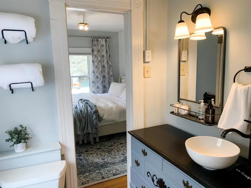 HotelNew HampshireWinnepesauke HoldernessInn on Golden PondBad